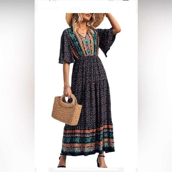 Dresses & Skirts - NWT Floral print boho maxi dress